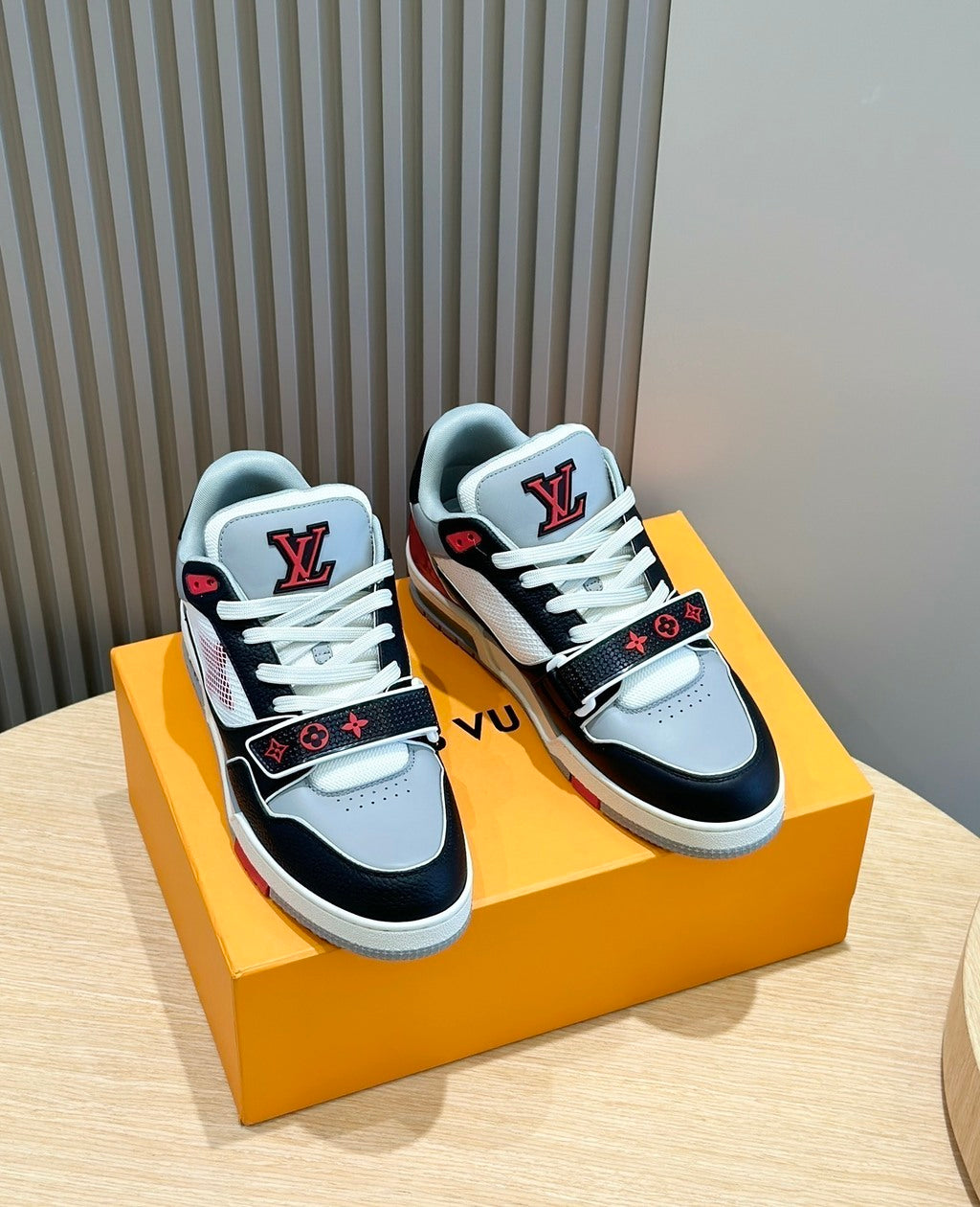 LV Trainer Red Grey Black