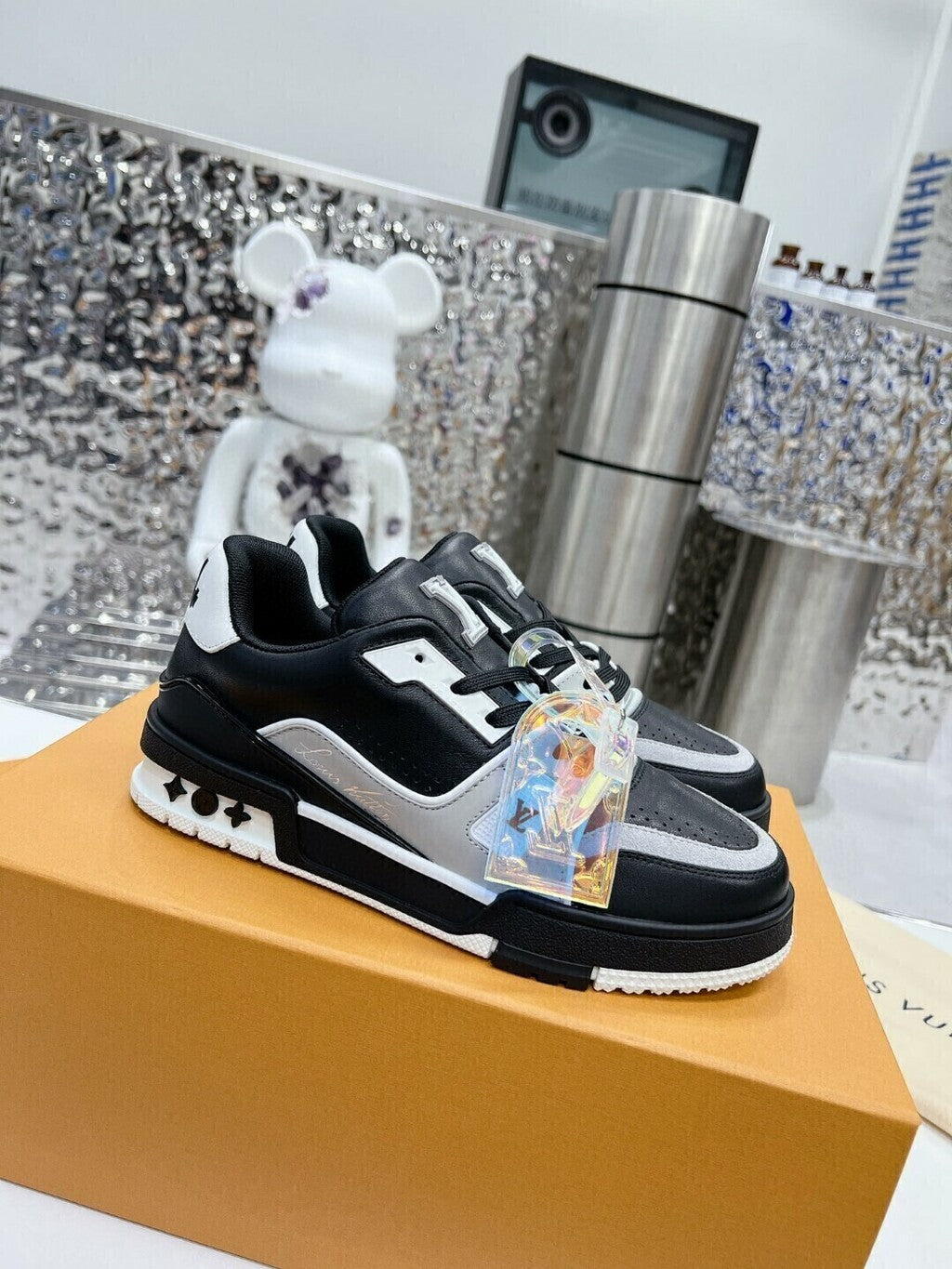 LV Trainer Black Grey White