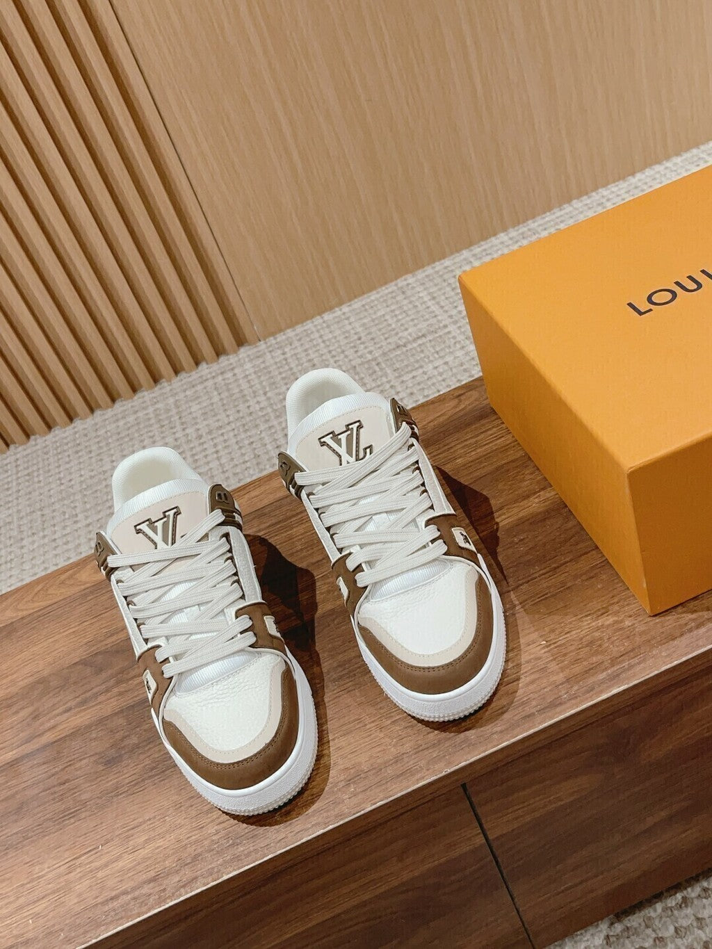 LV Trainer White Brown
