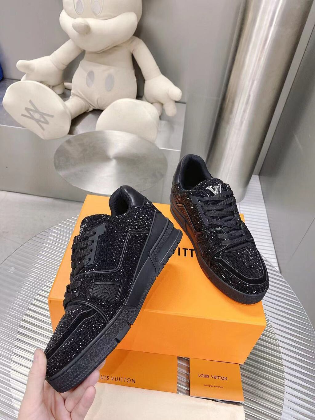LV Trainer Black Crystals