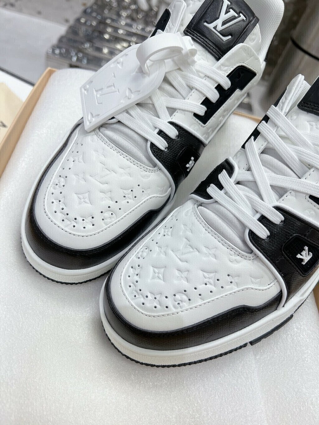 LV Trainer # 54 Black White