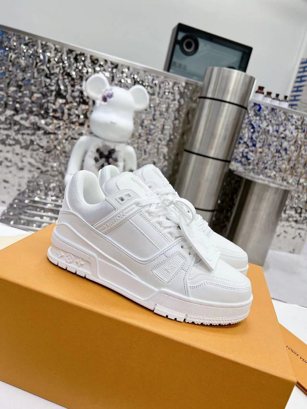 LV Trainer White