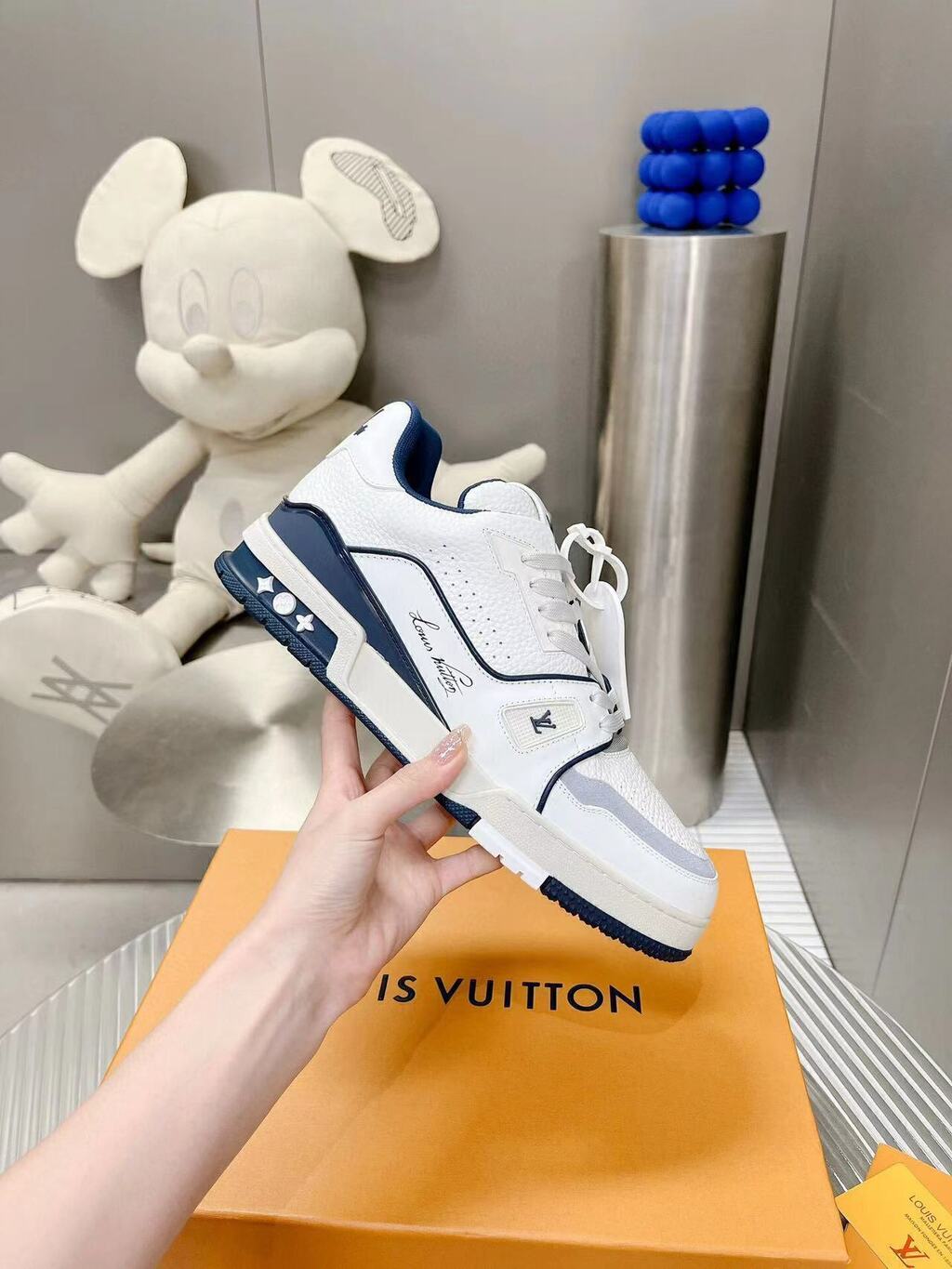 LV Trainer #54 Signature White Marine