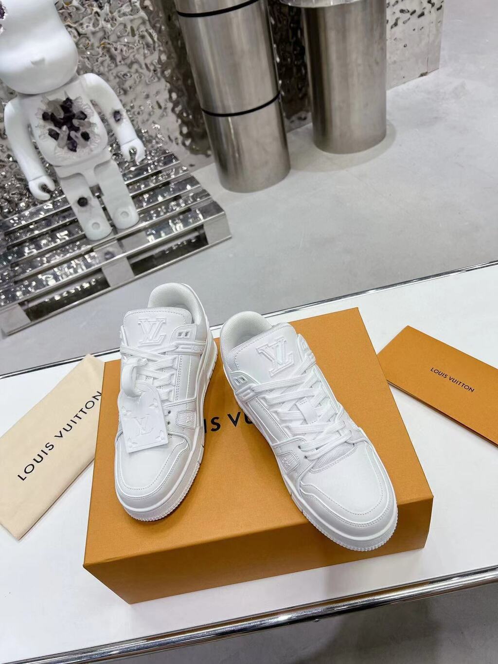 LV Trainer White