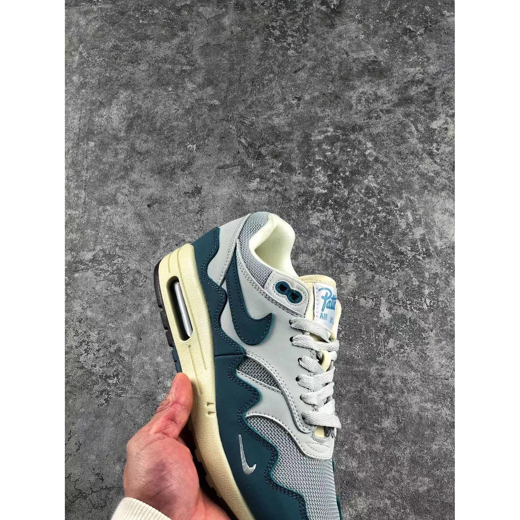 AM 1 x Patta 'Noise Aqua'