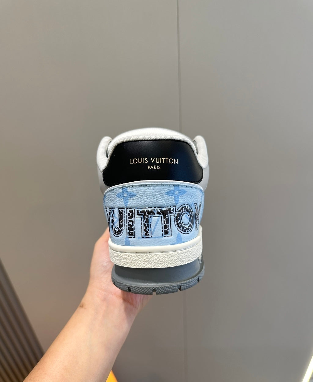 LV Trainer Velcro Blue White