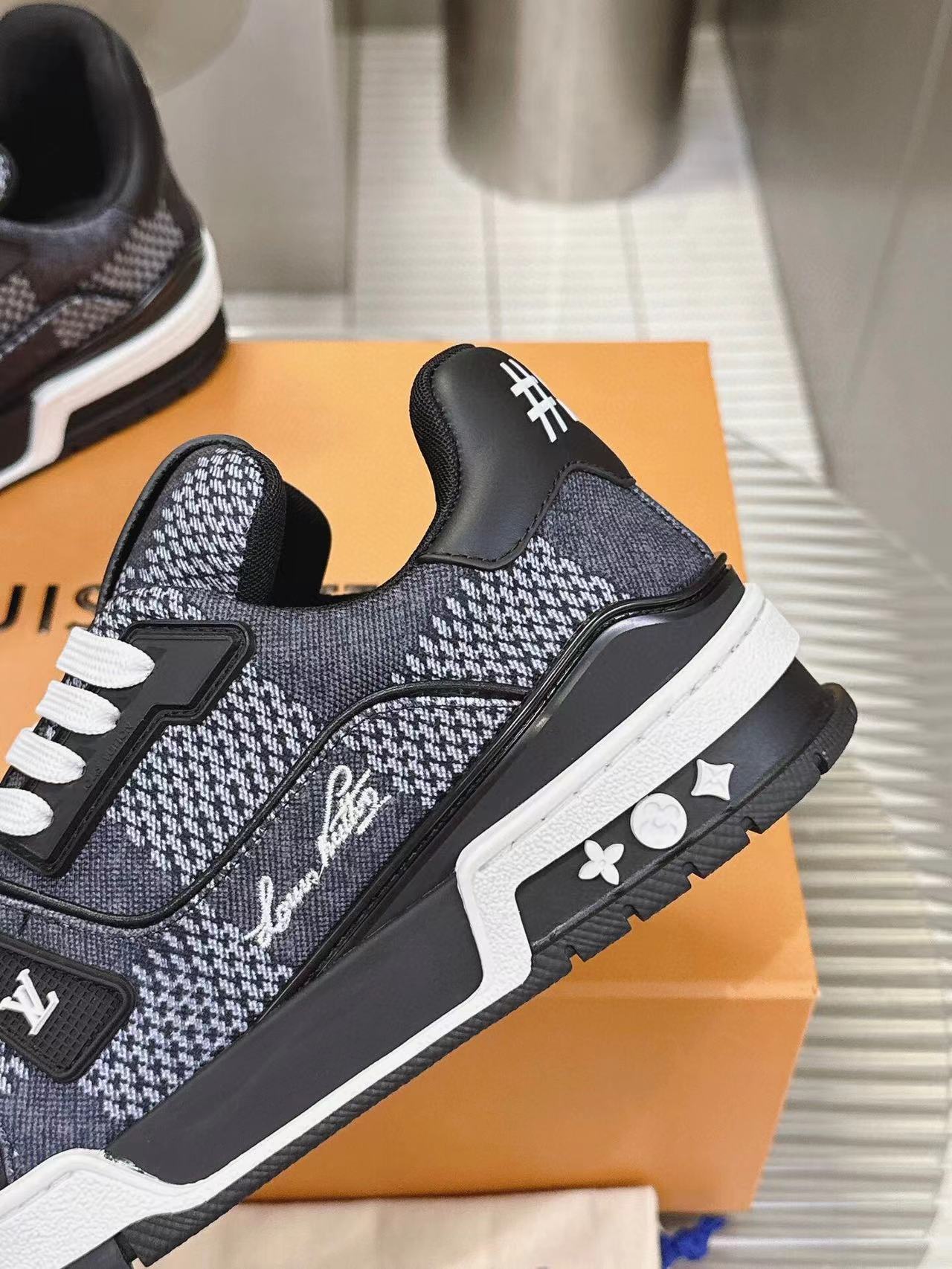 LV Trainer Black