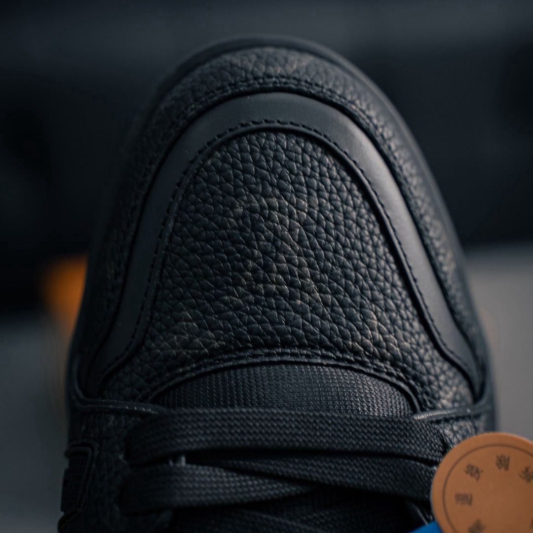 LV Trainer Black