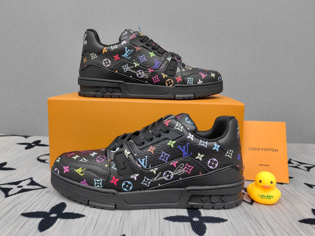 LV Trainer Takashi Murakami Black