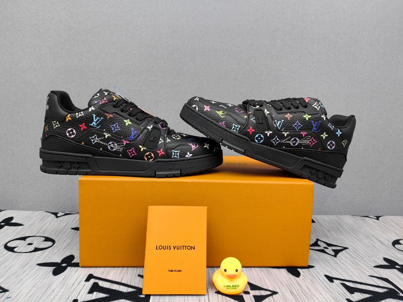 LV Trainer Takashi Murakami Black