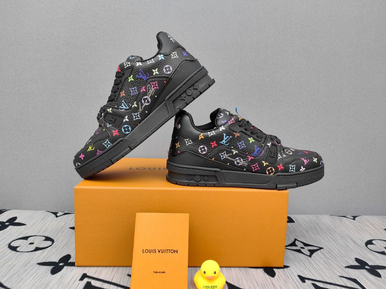 LV Trainer Takashi Murakami Black