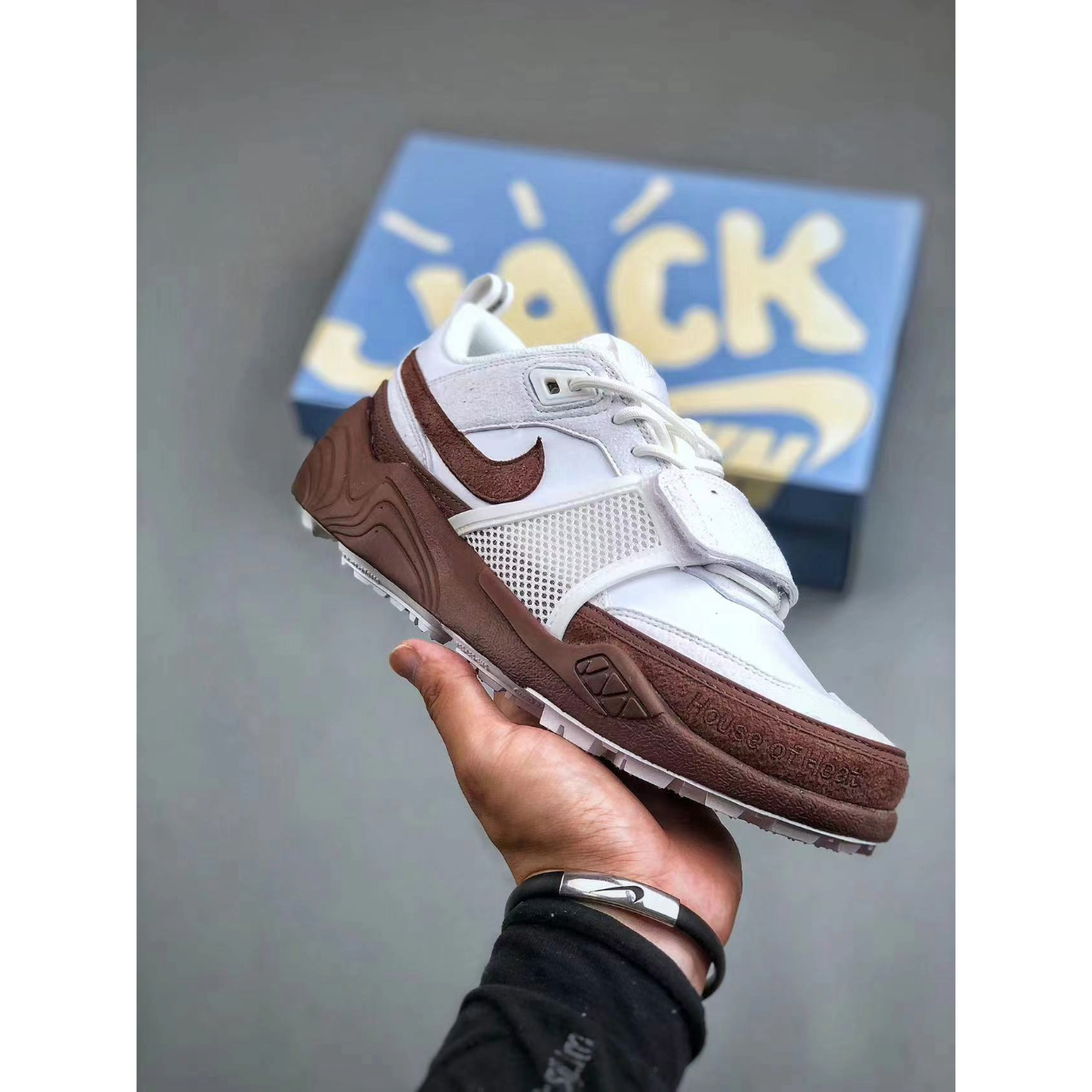 Travis x Zoom Field Jaxx 'Light Chocolate'