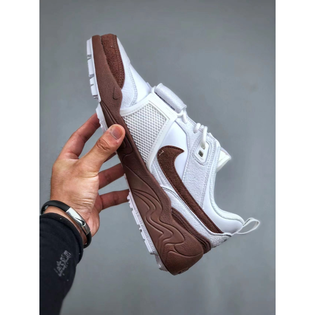 Travis x Zoom Field Jaxx 'Light Chocolate'