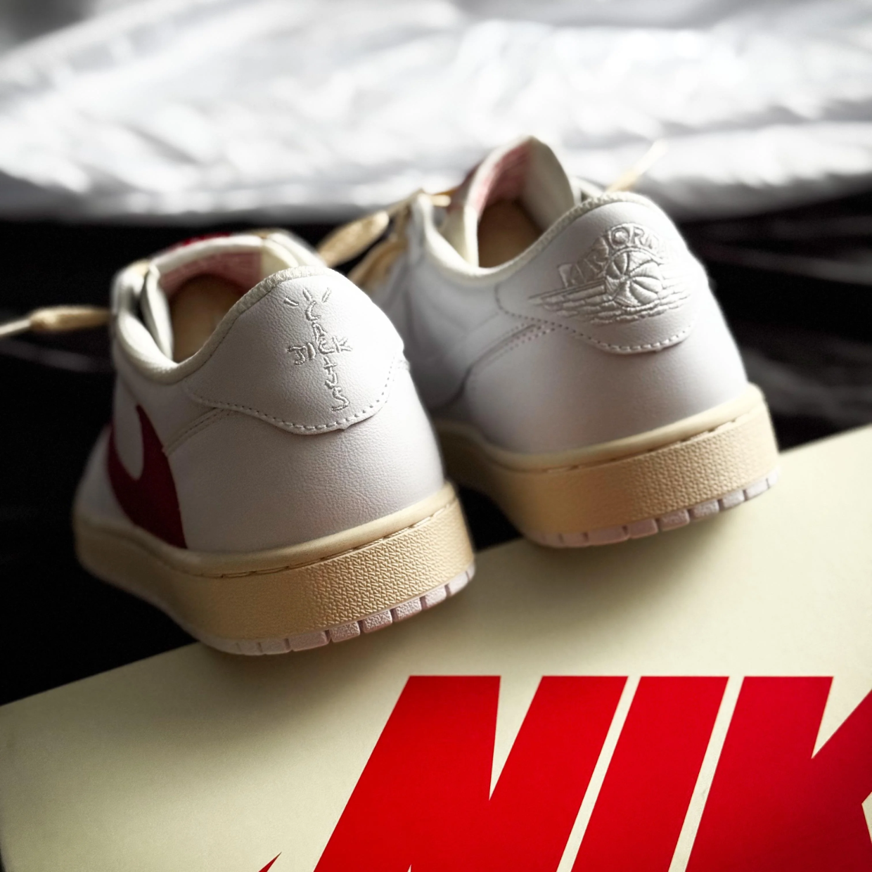 AJ 1 Low x Travis 'Red/White'