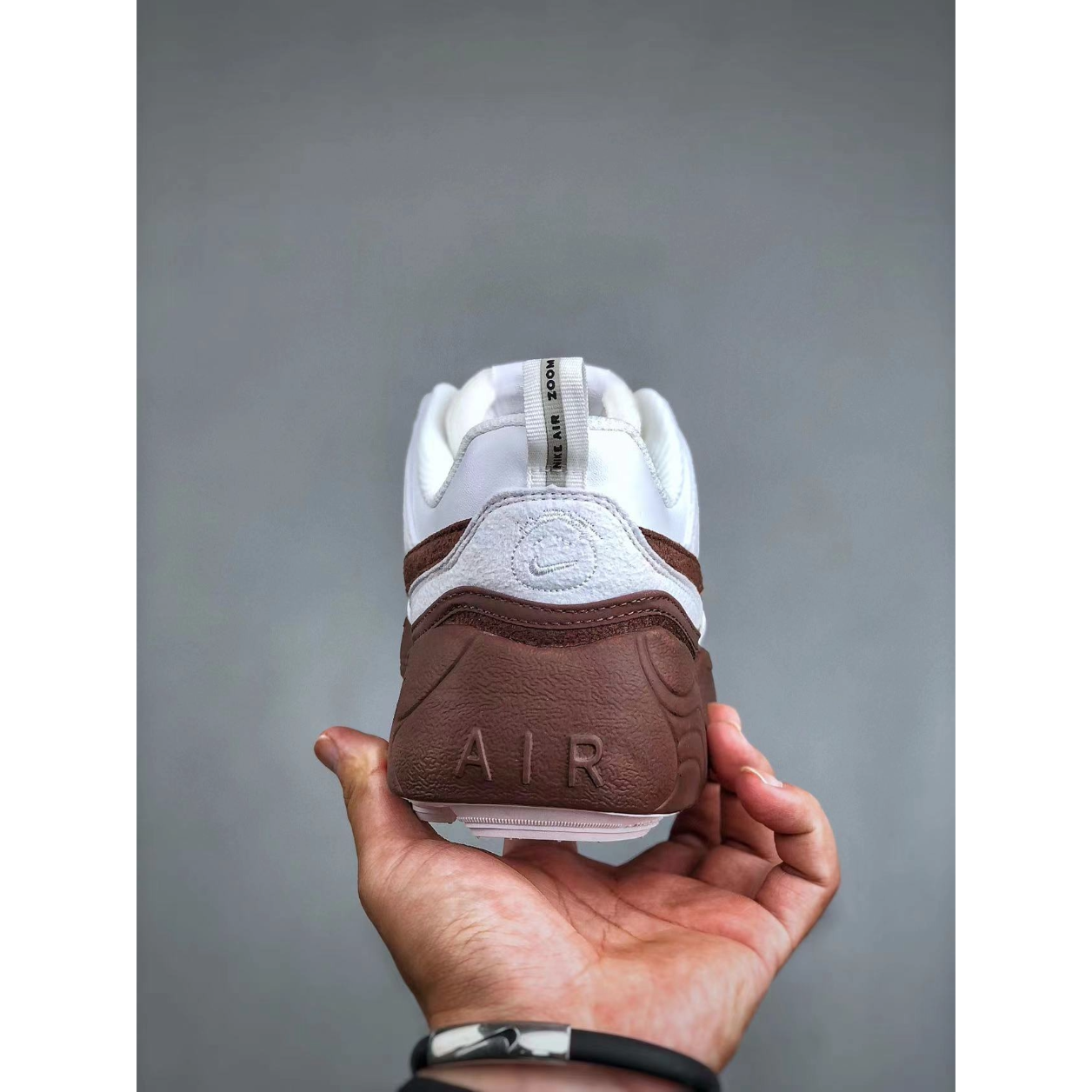 Travis x Zoom Field Jaxx 'Light Chocolate'