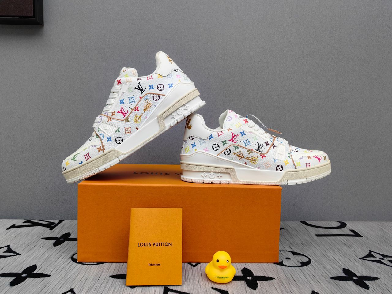 LV Trainer Takashi Murakami White