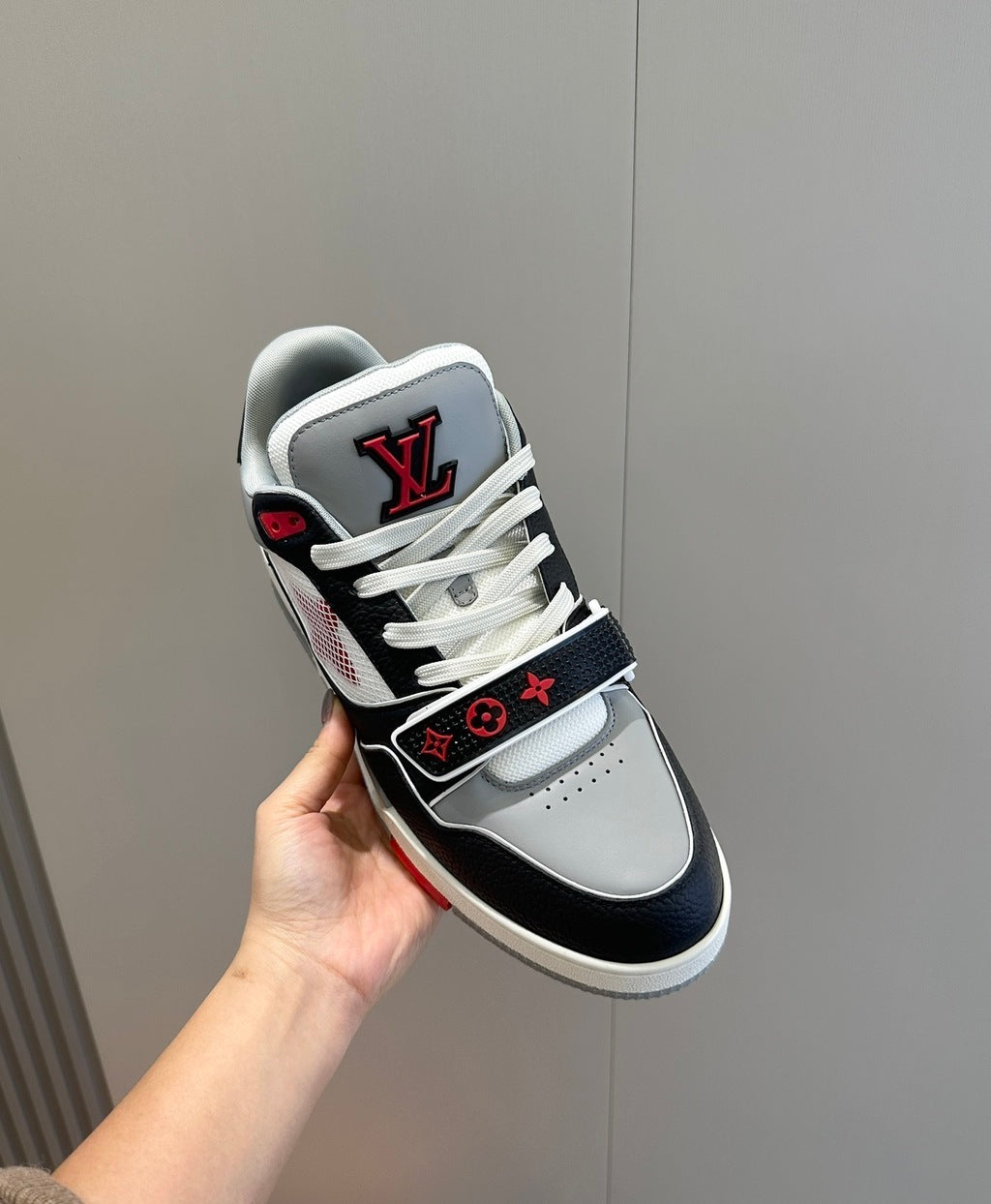 LV Trainer Red Grey Black