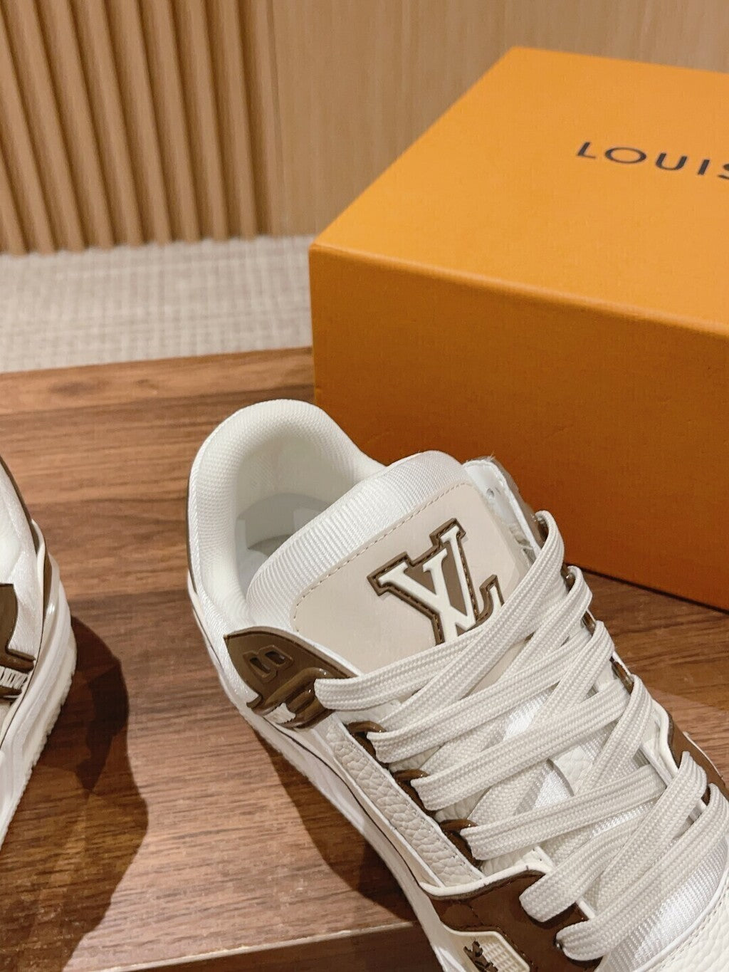LV Trainer White Brown