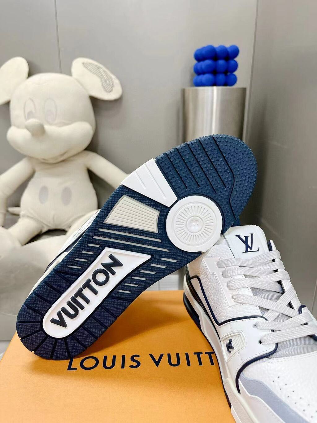 LV Trainer #54 Signature White Marine