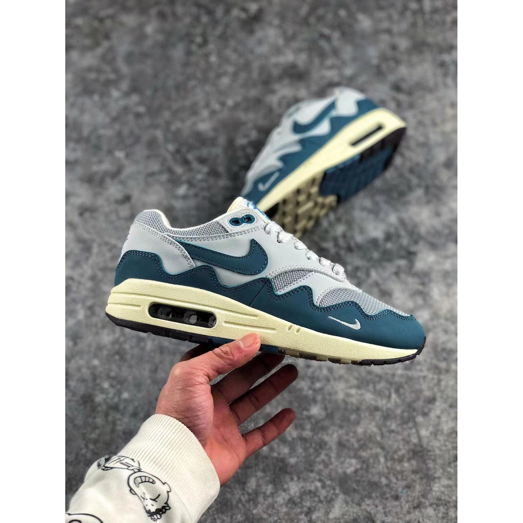 AM 1 x Patta 'Noise Aqua'