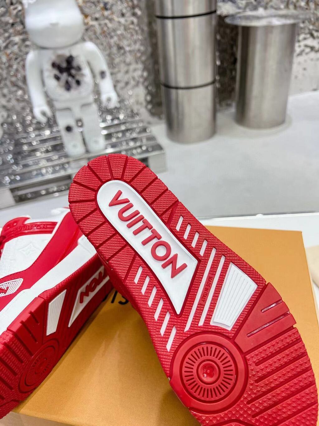LV Trainer Red White