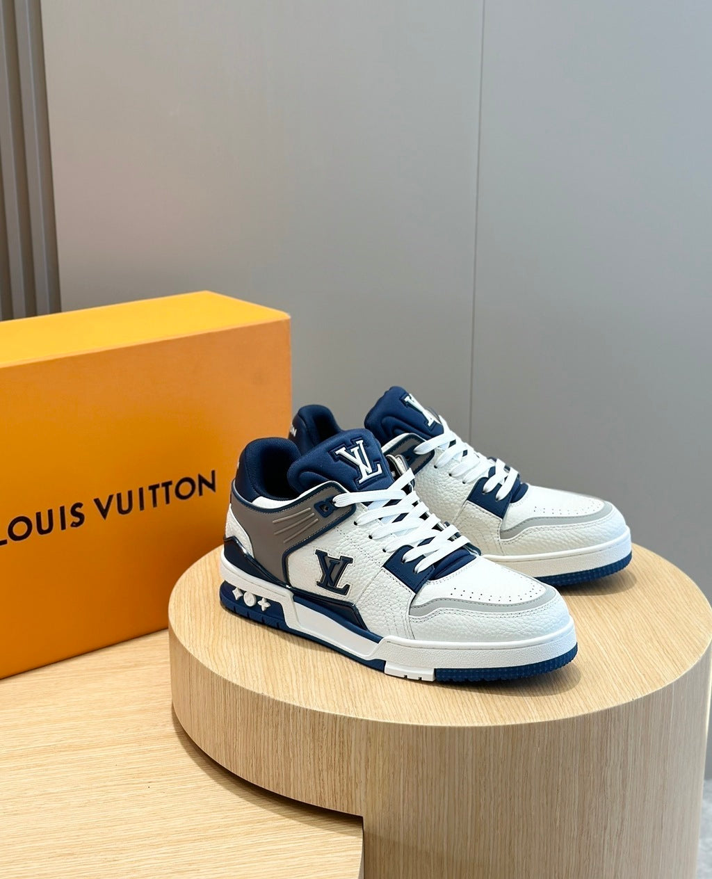 LV Trainer White/Blue