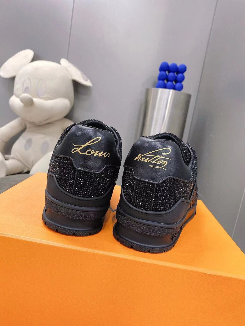 LV Trainer Black Crystals