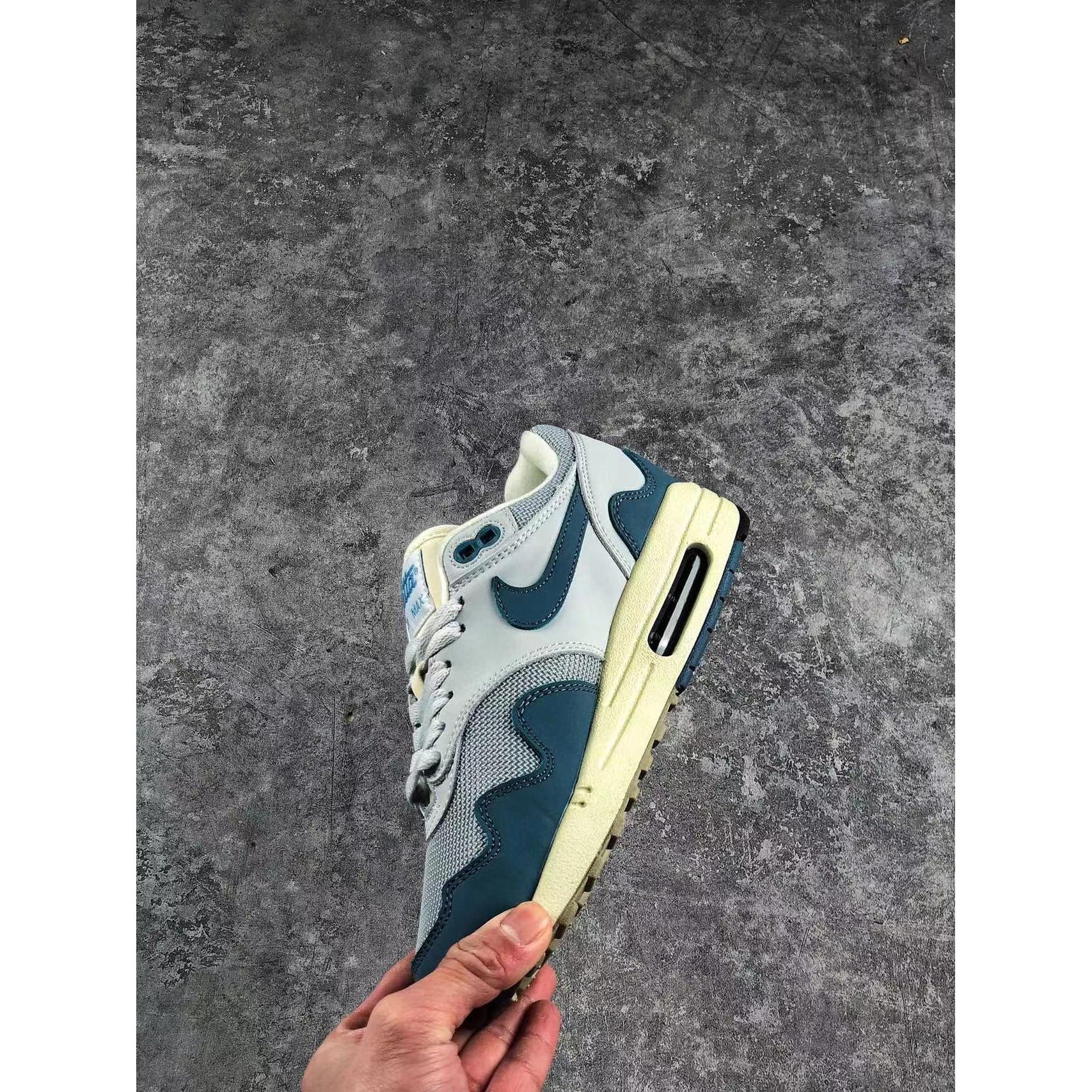 AM 1 x Patta 'Noise Aqua'