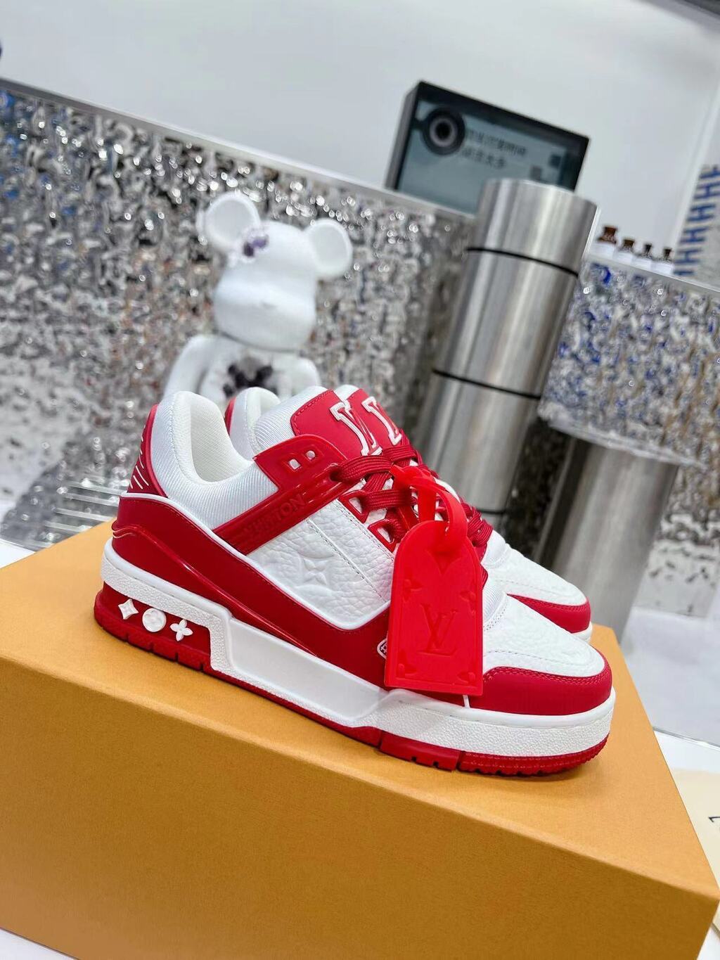 LV Trainer Red White