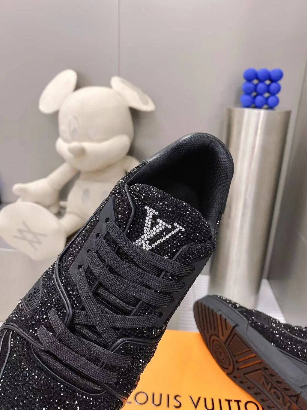 LV Trainer Black Crystals