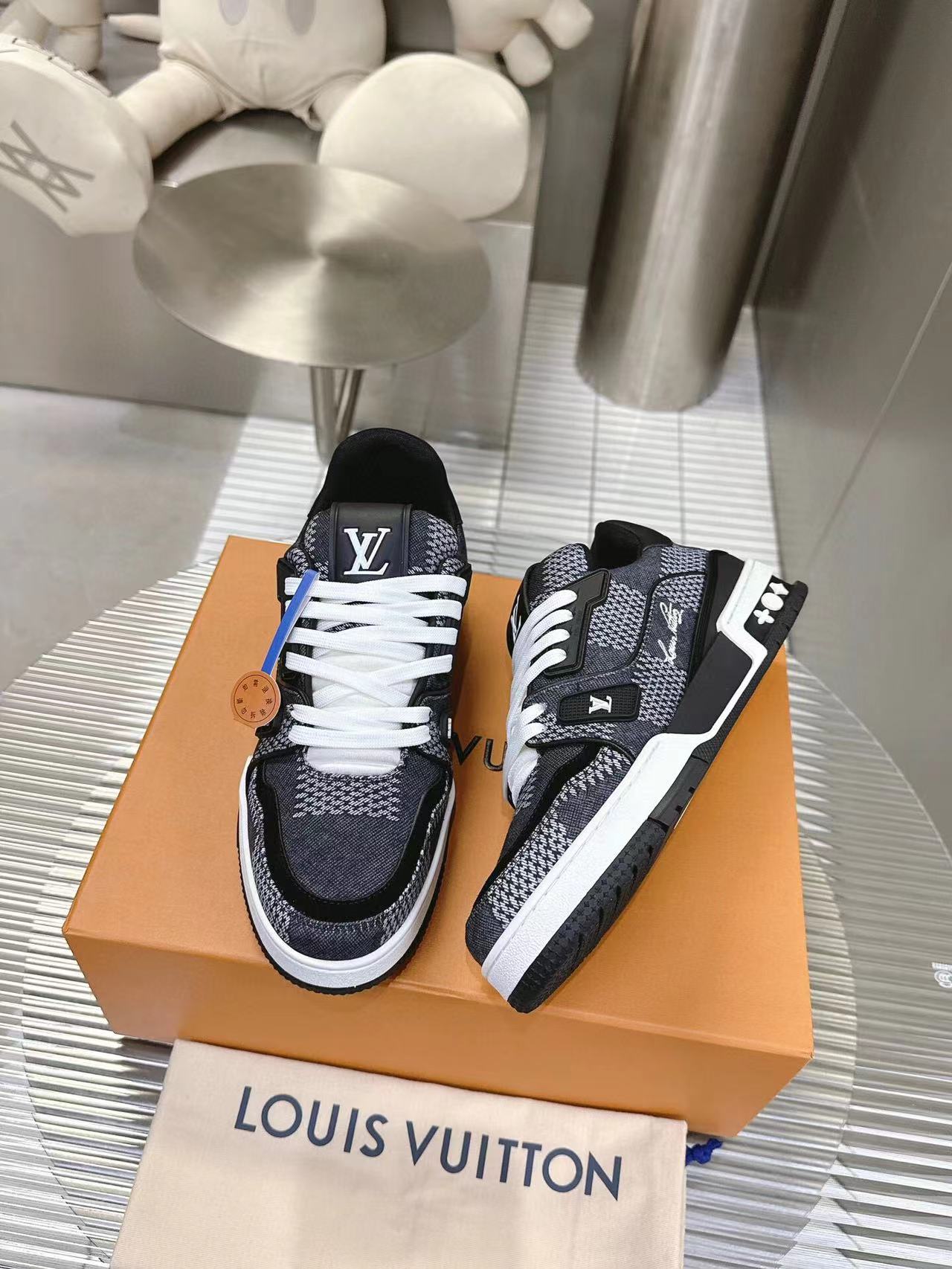 LV Trainer Black