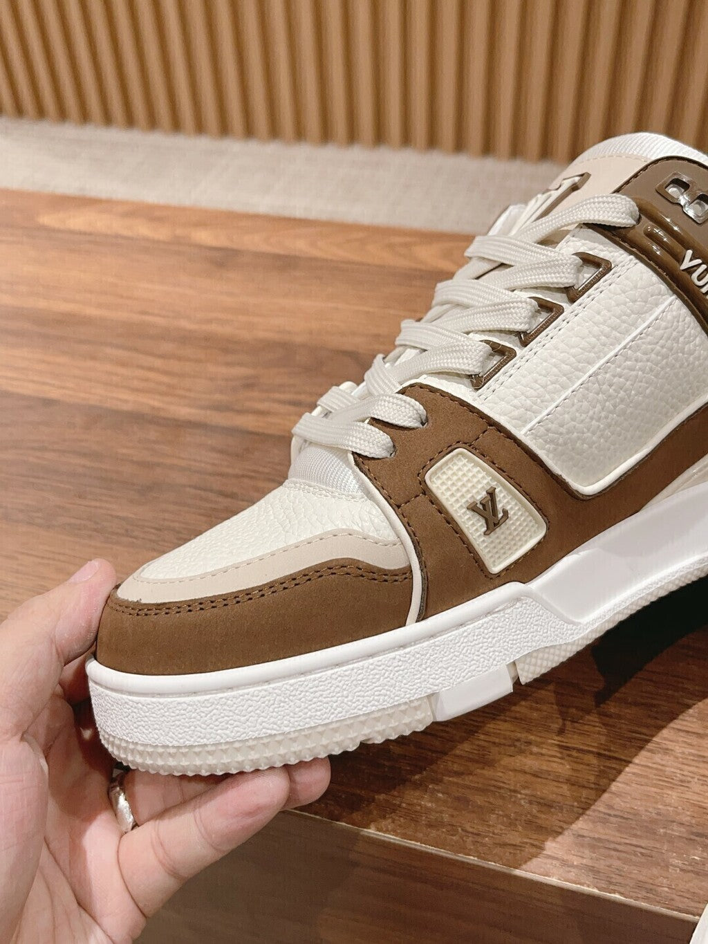 LV Trainer White Brown