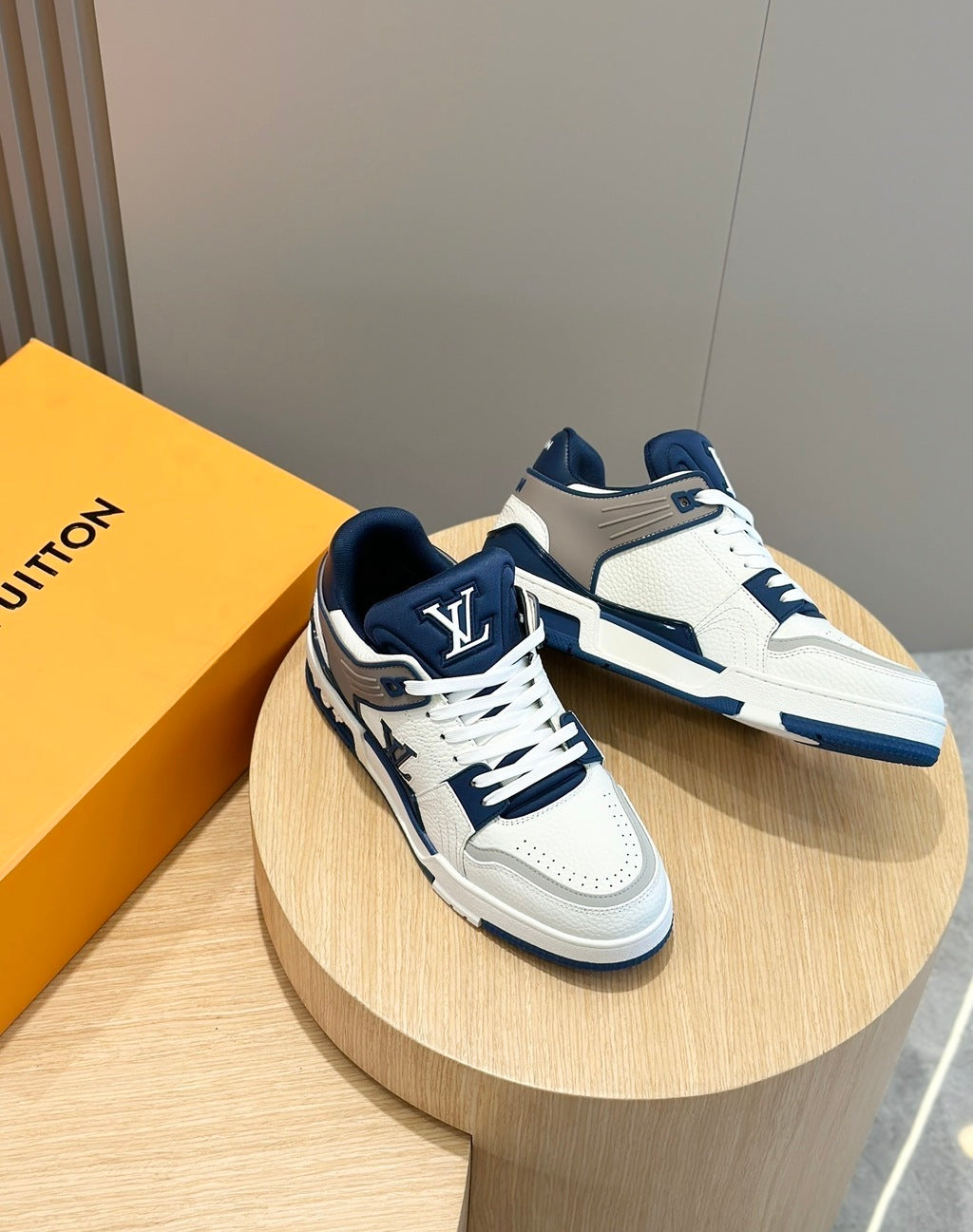 LV Trainer White/Blue