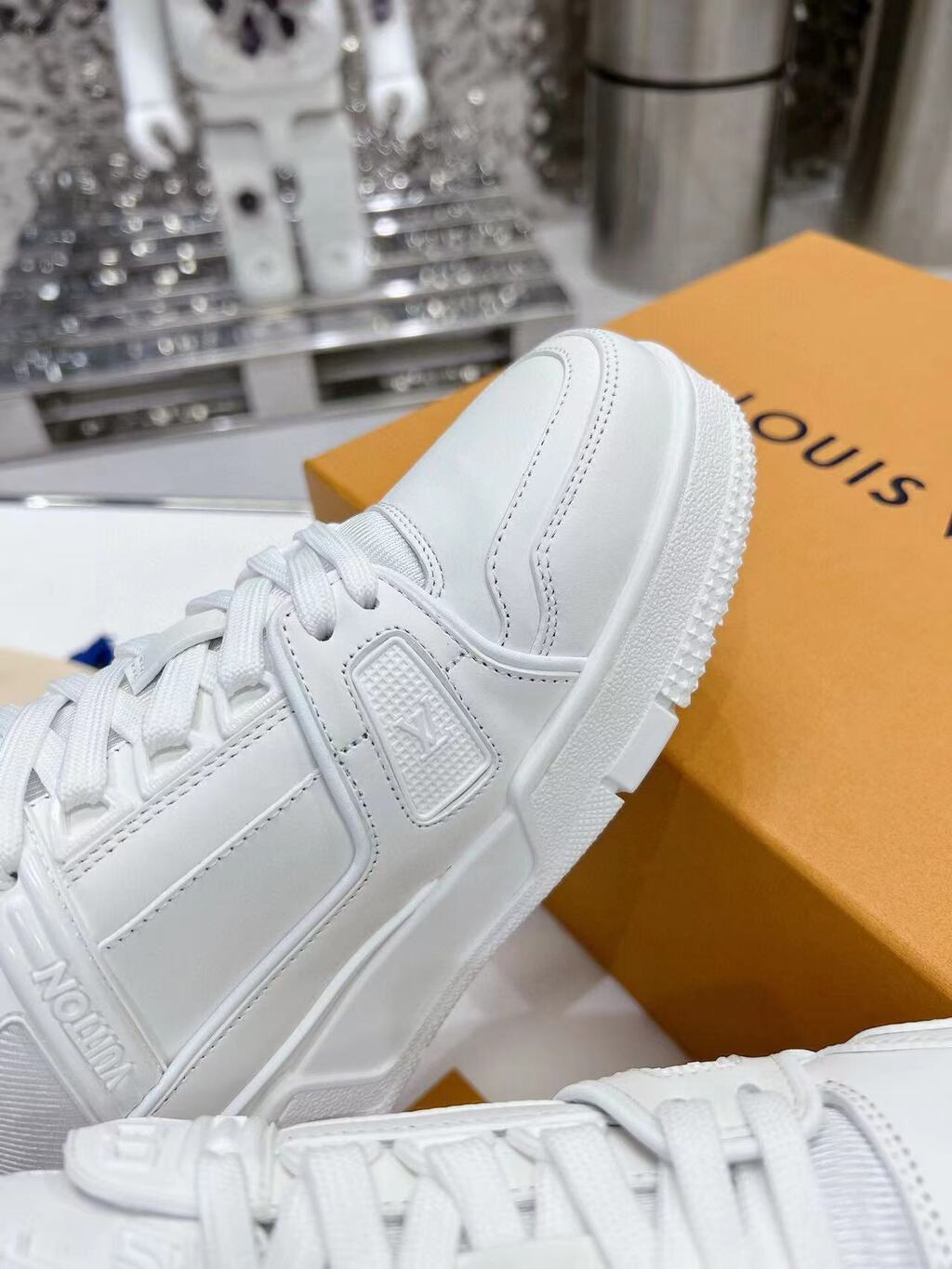 LV Trainer White