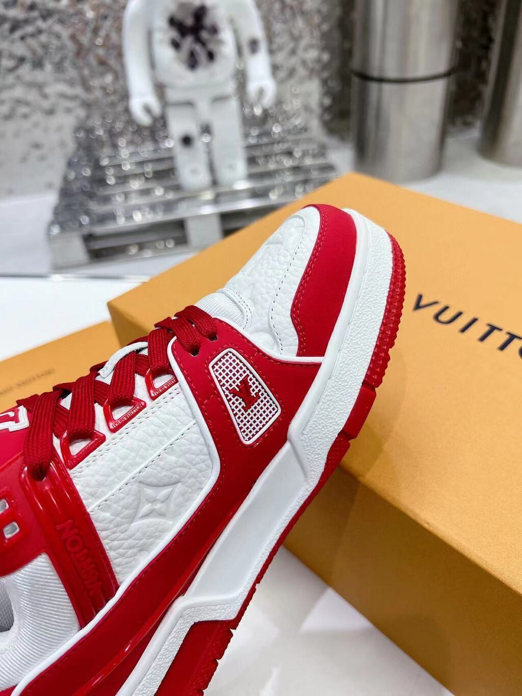 LV Trainer Red White