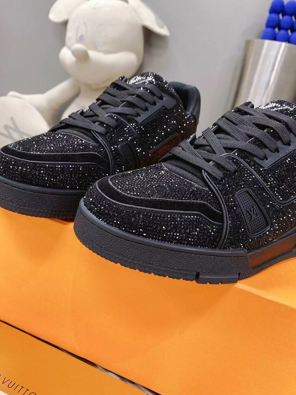 LV Trainer Black Crystals