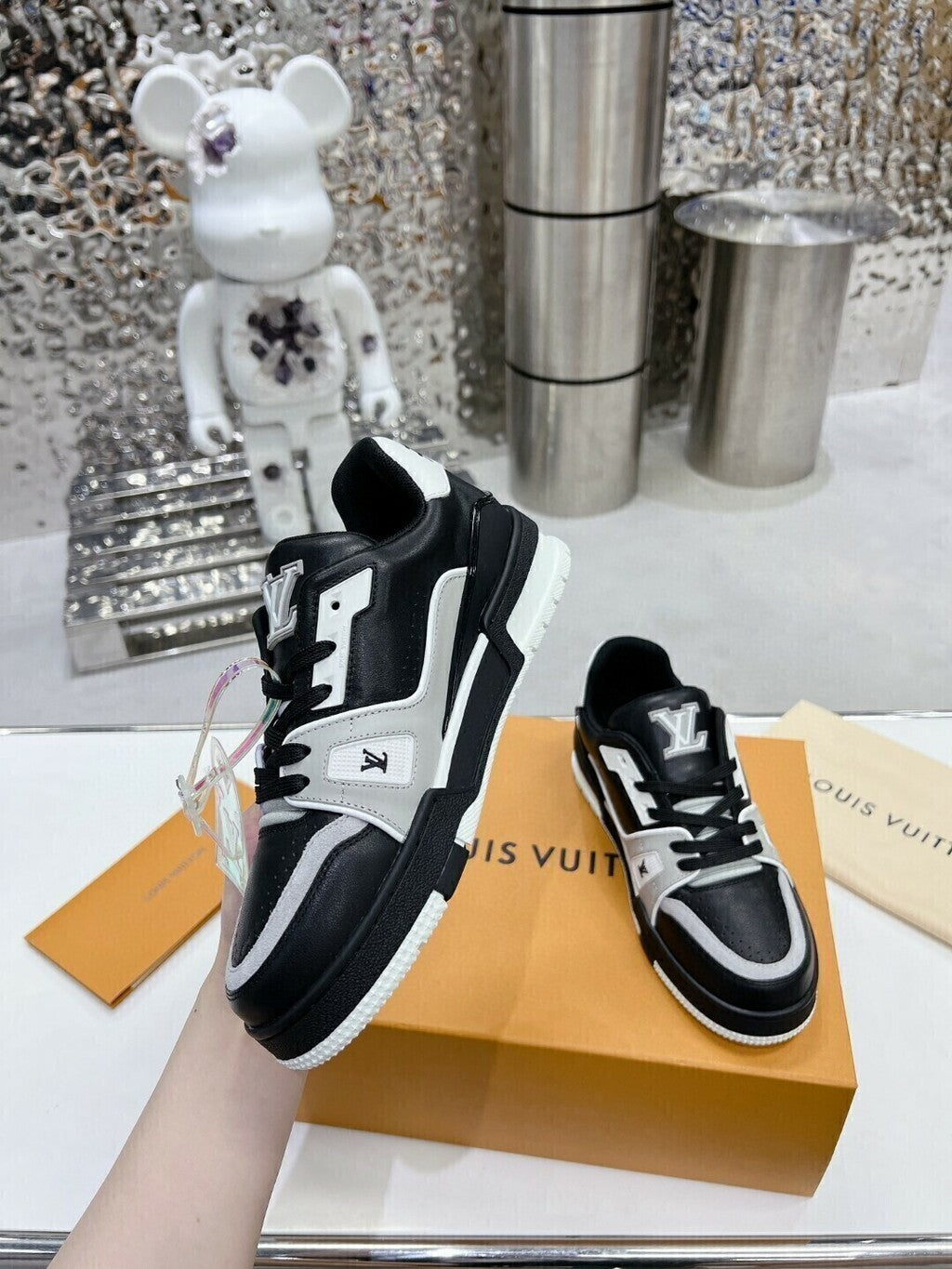 LV Trainer Black Grey White
