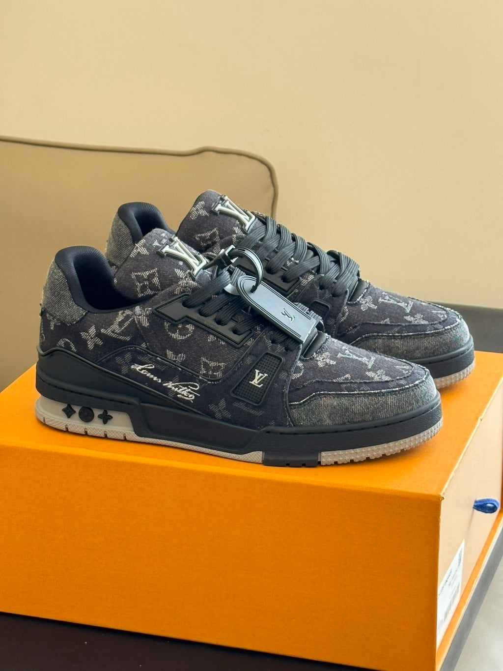 LV Trainer Low Black Grey
