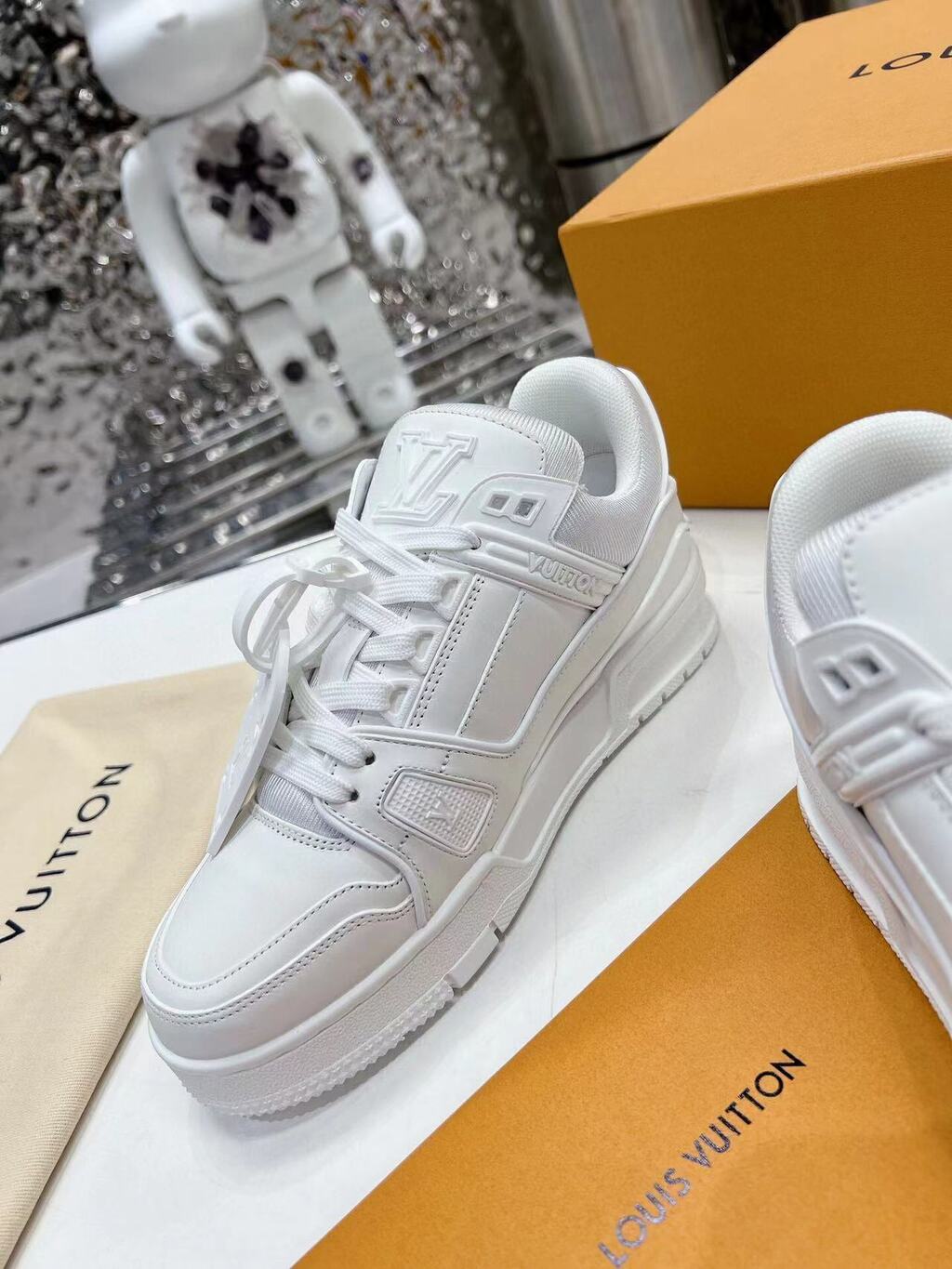 LV Trainer White