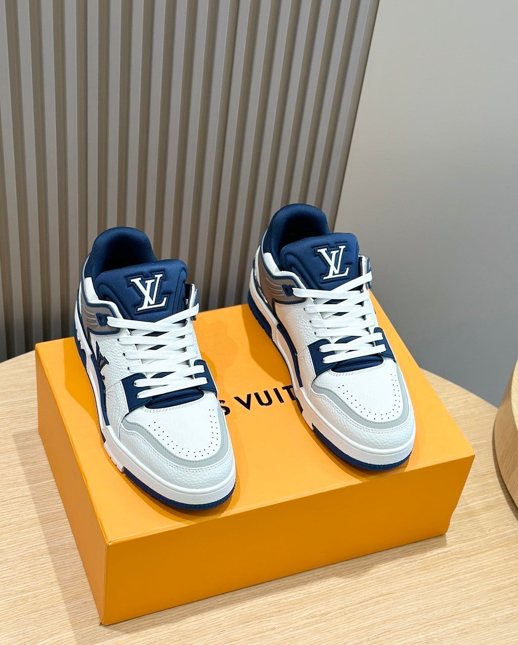 LV Trainer White/Blue