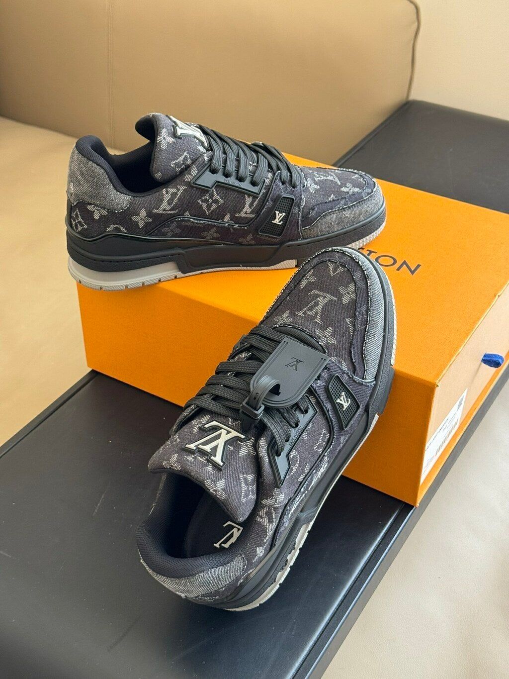 LV Trainer Low Black Grey