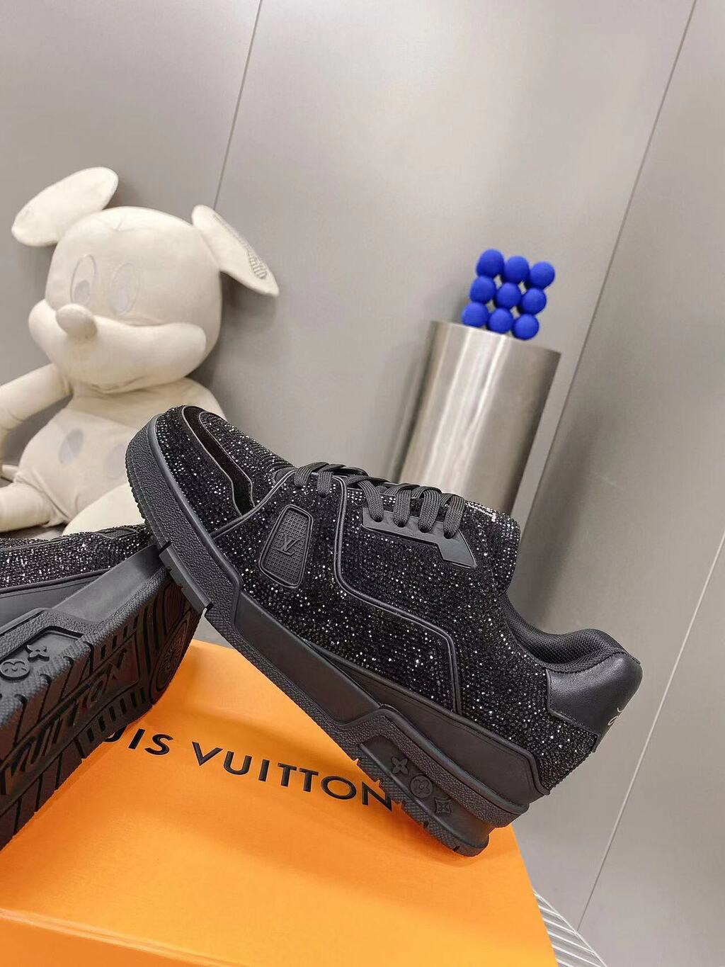 LV Trainer Black Crystals