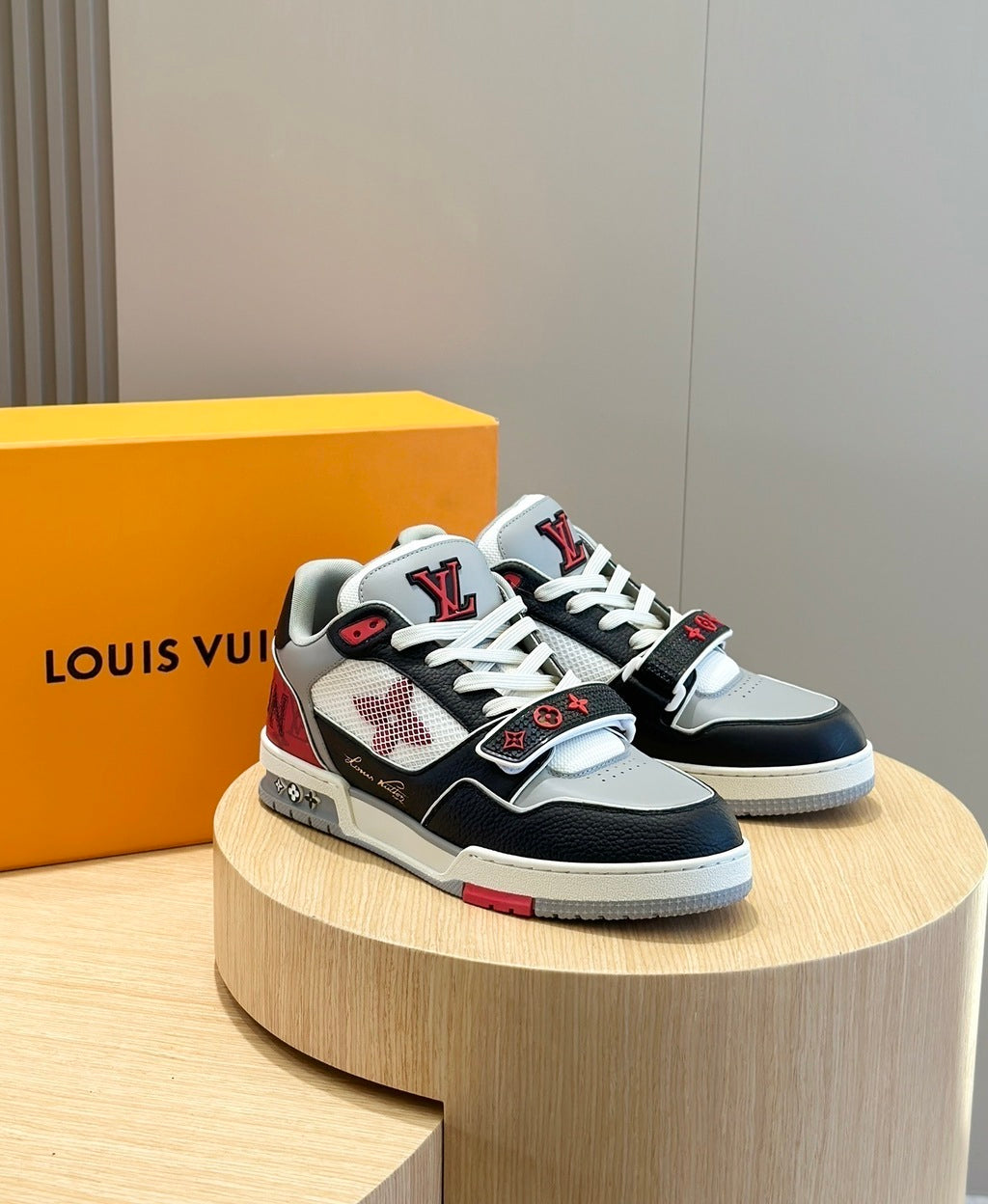 LV Trainer Red Grey Black