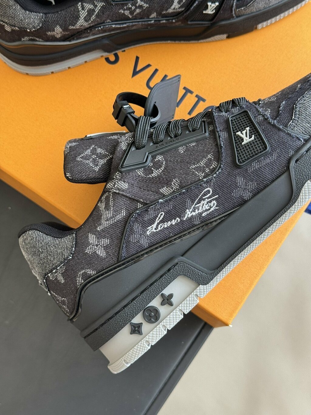 LV Trainer Low Black Grey