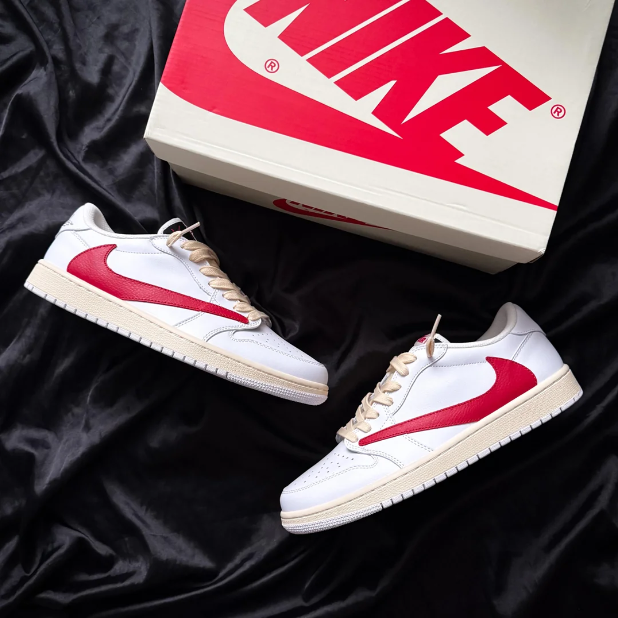 AJ 1 Low x Travis 'Red/White'