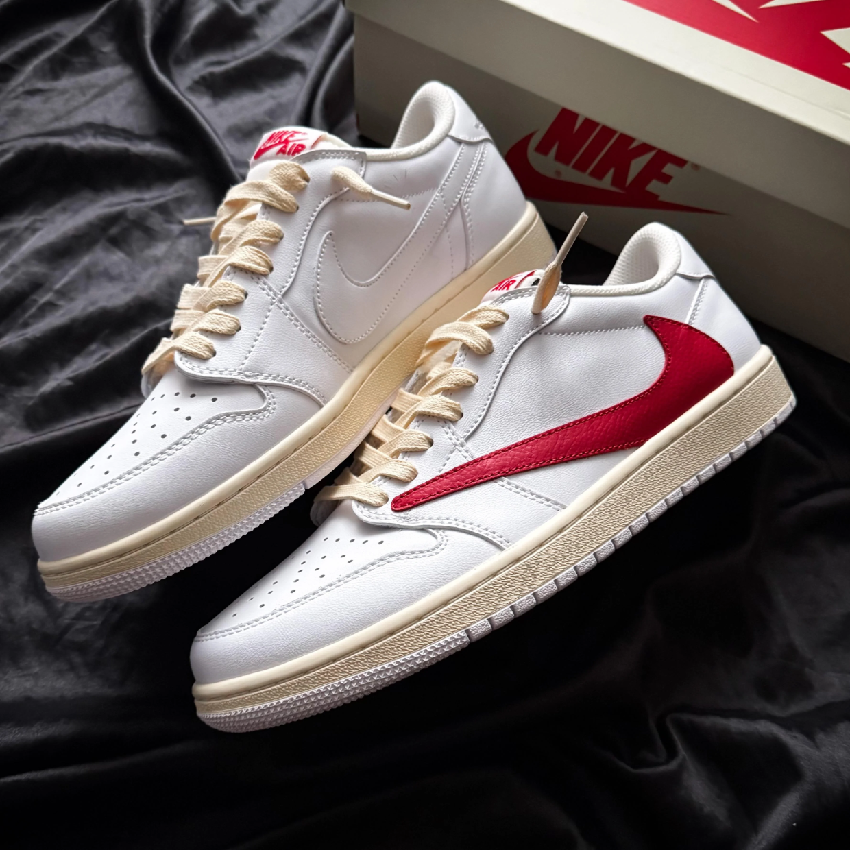 AJ 1 Low x Travis 'Red/White'