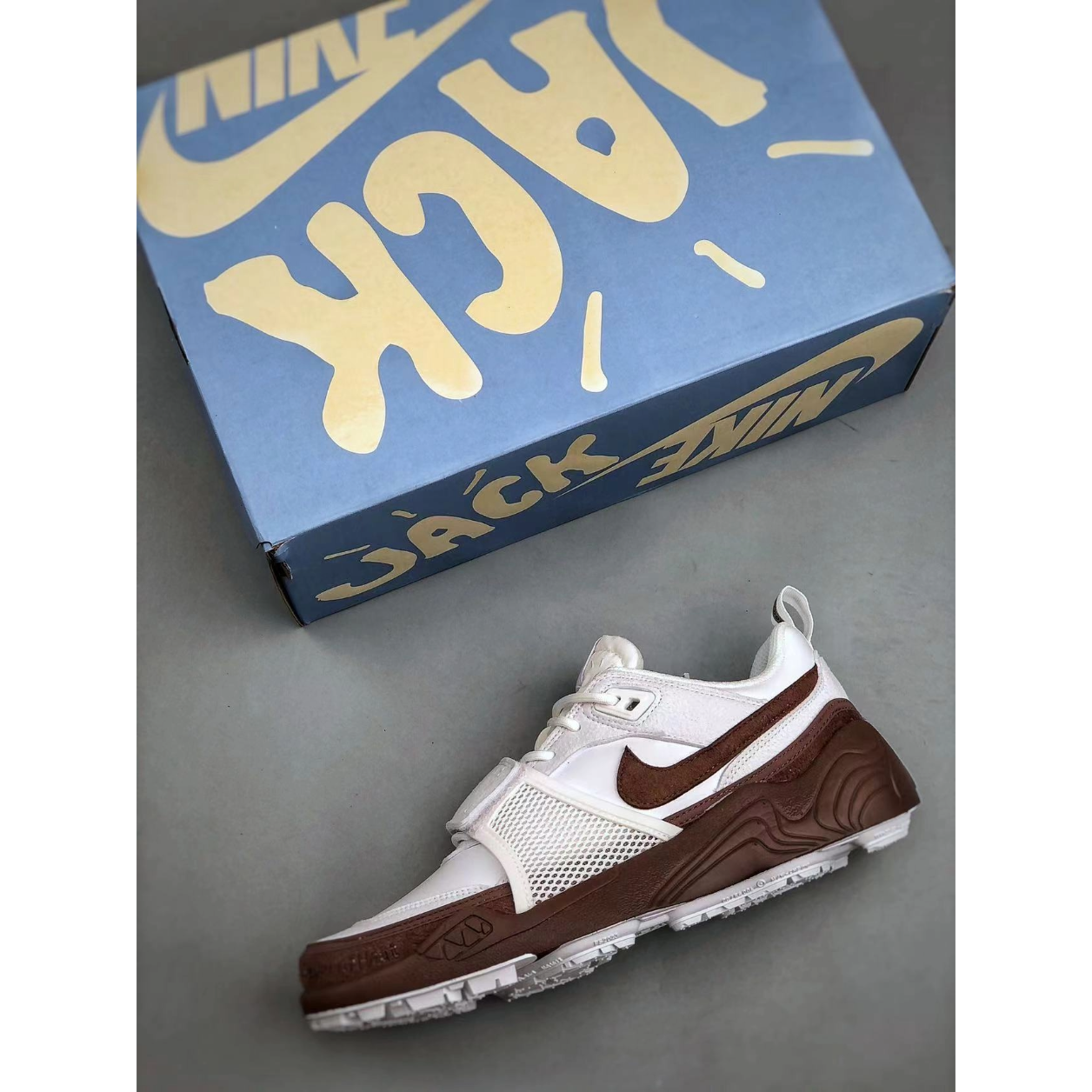 Travis x Zoom Field Jaxx 'Light Chocolate'