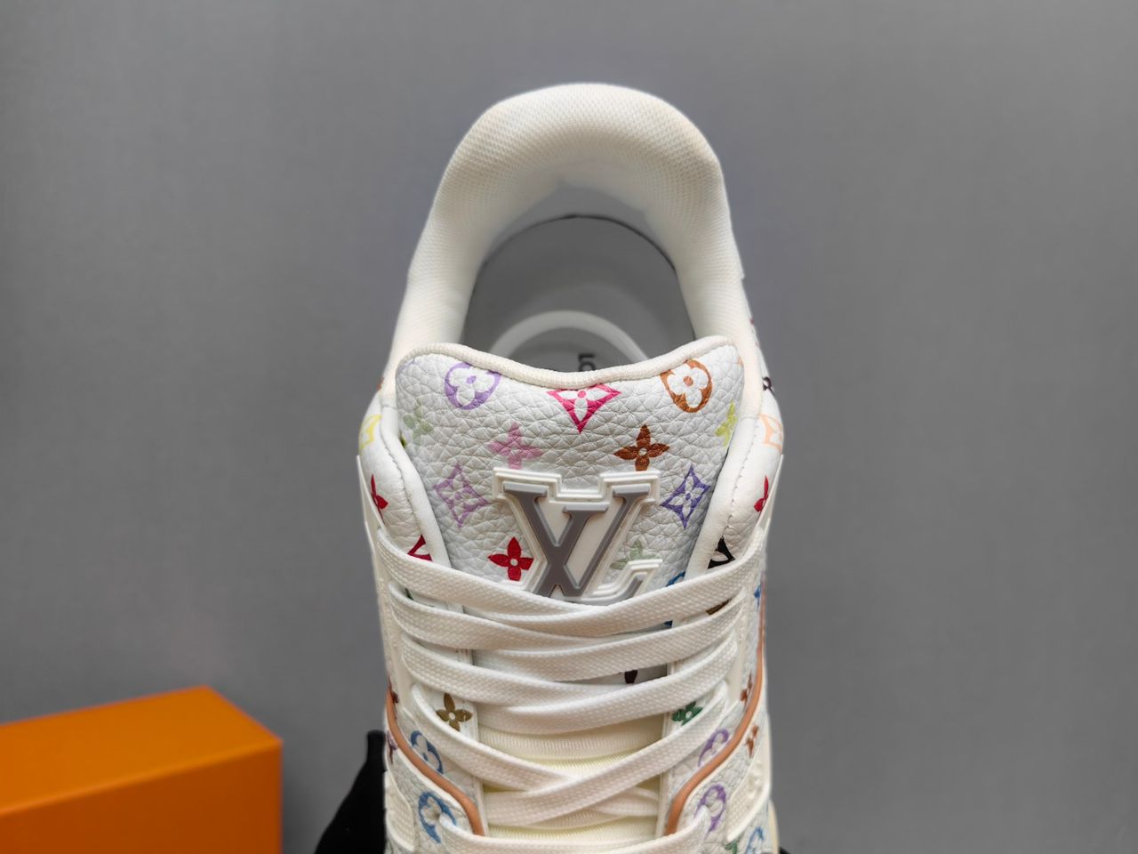 LV Trainer Takashi Murakami White