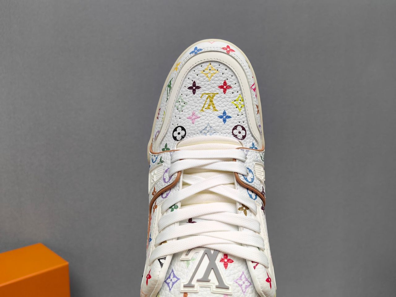 LV Trainer Takashi Murakami White