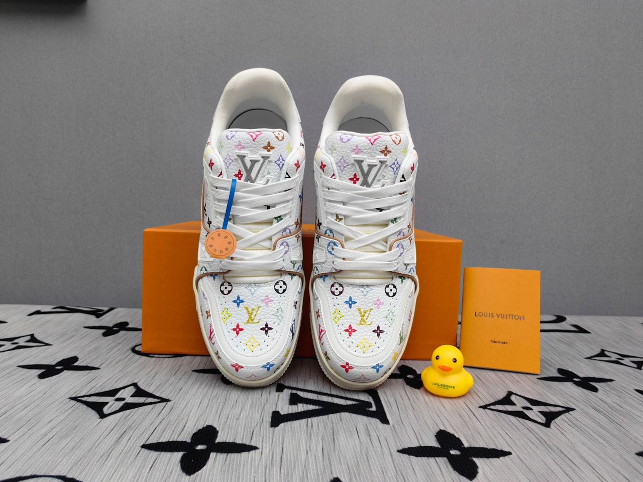 LV Trainer Takashi Murakami White